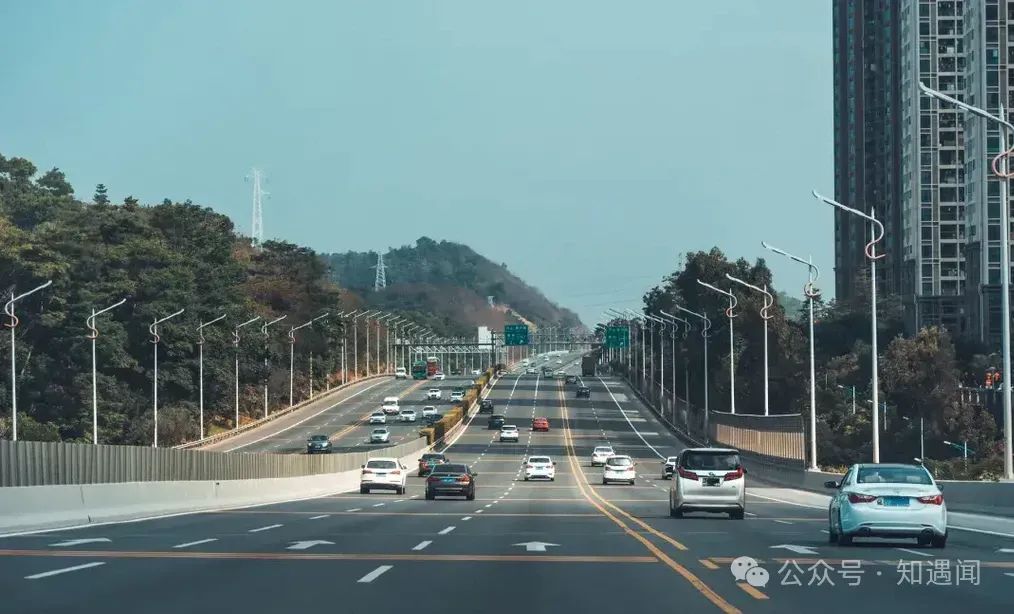 高速换胎注意什么_高速路换胎_高速换车胎